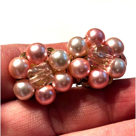 Clip on earrings pink beaded rounds clusters classic mid century vintage 1960’s - Picture 3 of 6